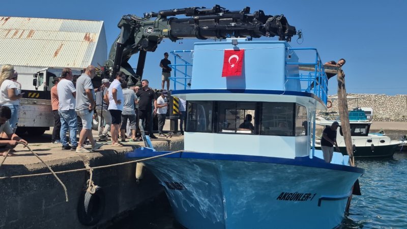 Evlerin önünden tekne geçti - 1