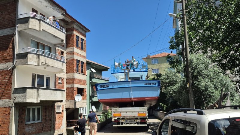 Evlerin önünden tekne geçti - 3