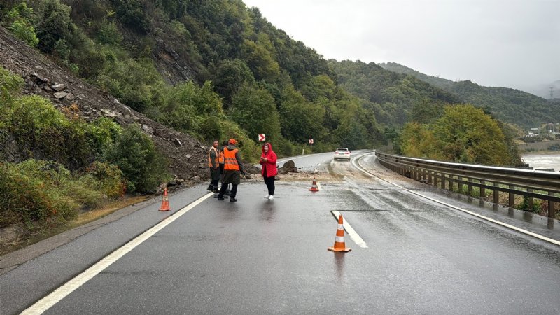 Alaplı-Akçakoca yolunda heyelan - 2