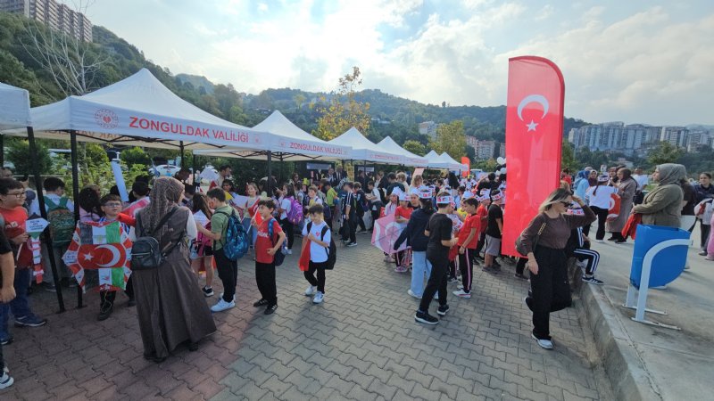 FİLİSTİNLİ ÇOCUKLAR İÇİN UÇURTMA UÇURDULAR - 4