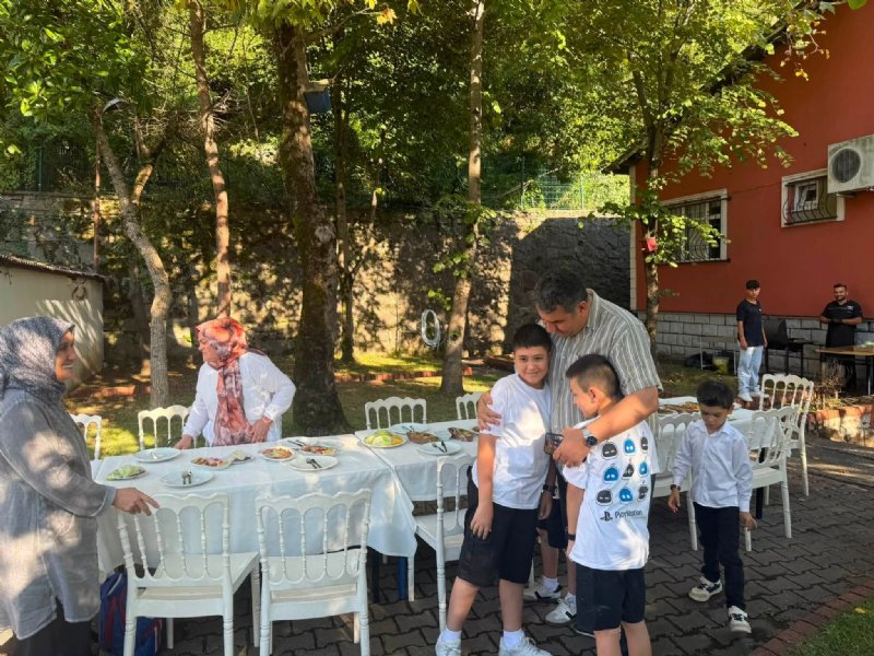 ÖVGÜYÜ HAK EDEN  DEVLET ADAMI - 3