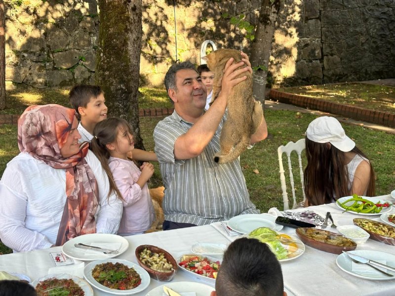 ÖVGÜYÜ HAK EDEN  DEVLET ADAMI - 4