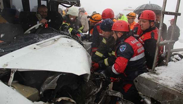 Ereğli-Zonguldak yolunda feci kaza: 11 yaralı