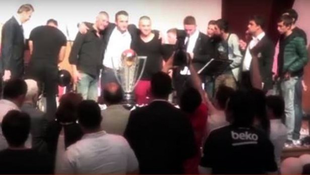 Beşiktaşlılar, şampiyonluğu kutladı