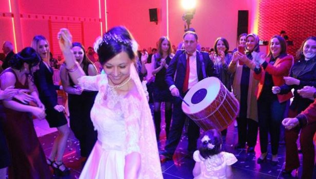 Ukraynalı gelin Türk gelenekleri ile evlendi