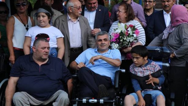 İhtiyaç sahiplerine tekerlekli sandalye bağışı yapıldı