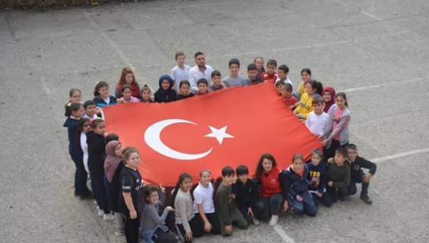 Öğrenciler, Mehmetçiklere destek